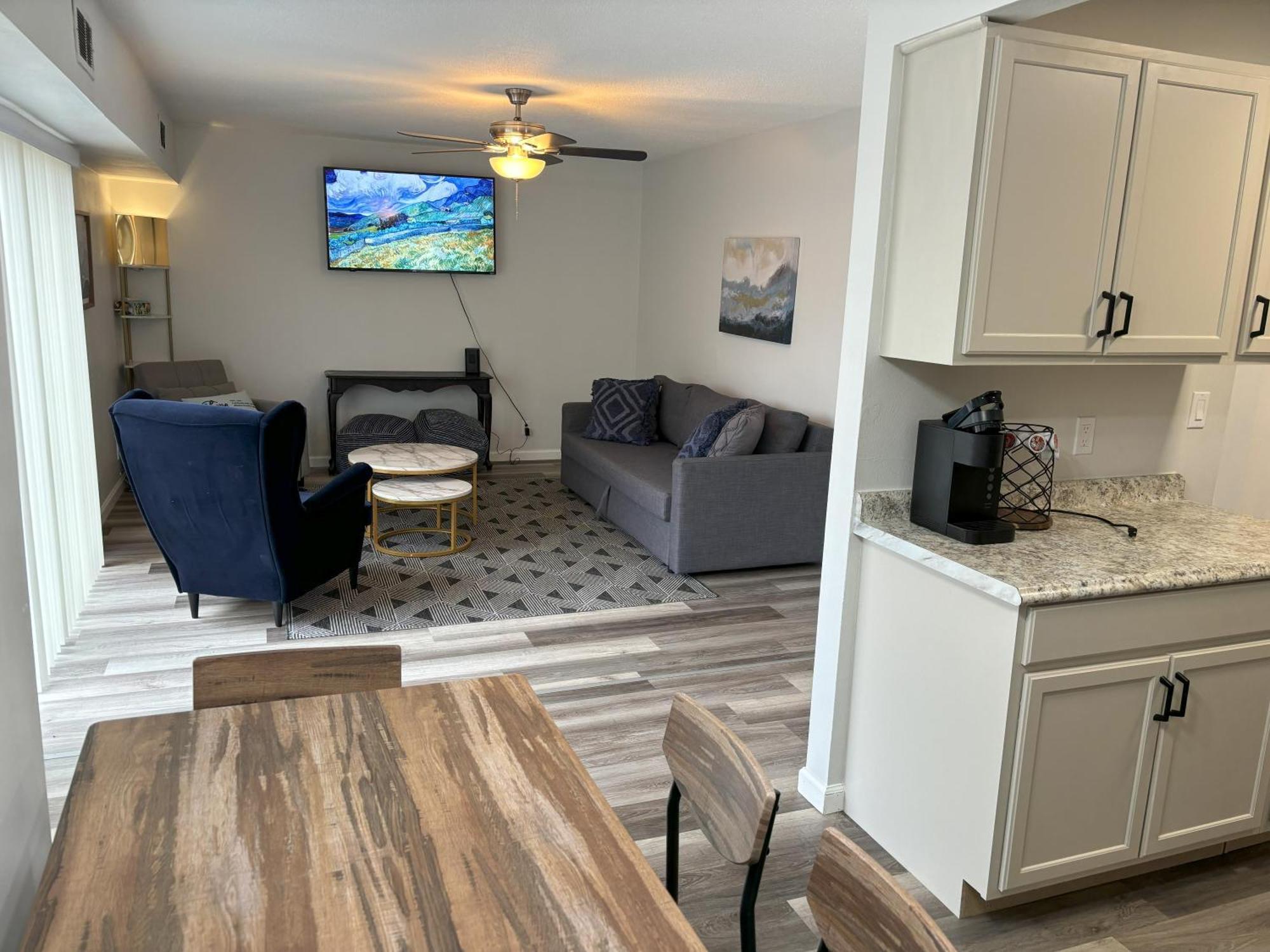 Peaceful Park 2 Bedroom Remodeled Family Suite Granite City المظهر الخارجي الصورة